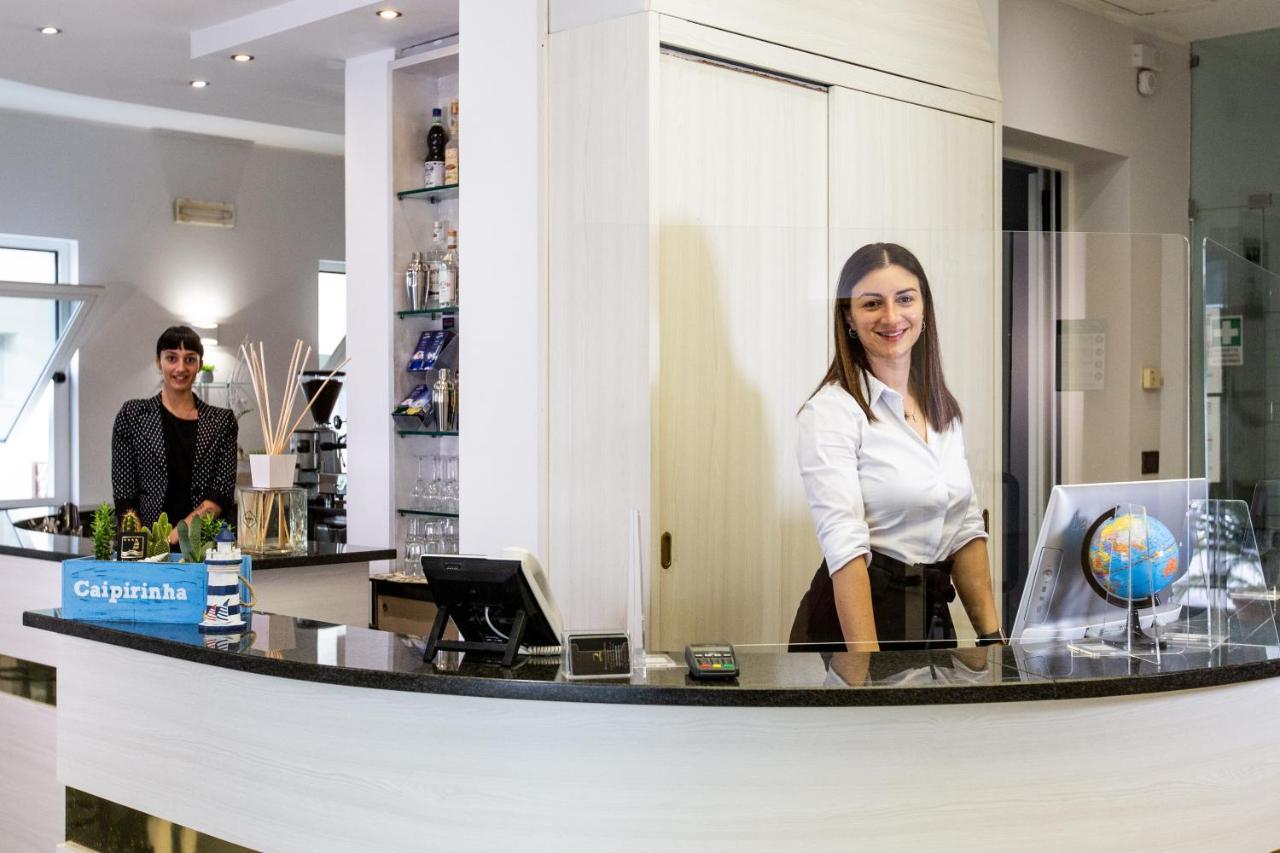 Hotel Vela D'Oro Rimini Dış mekan fotoğraf